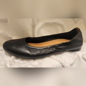 Vionic Black Leather Ballet Flats with Flexible Fit